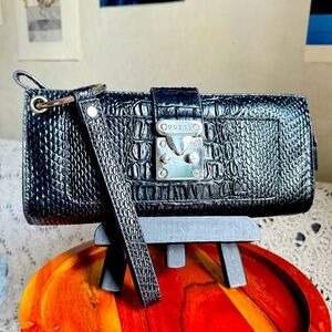 Y2K GUESS PATENT LEATHER CLUTCH PURSE